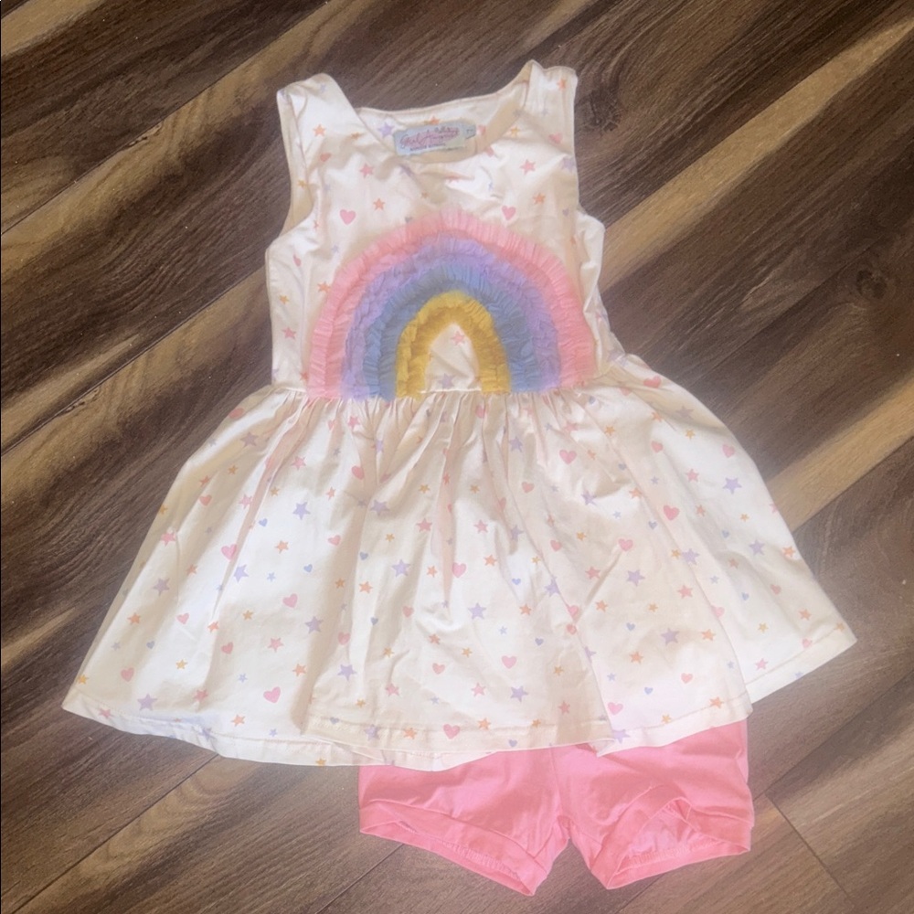 Girls 7 Girl August Beautiful rare Heart , Stars & Rainbow Tunic & Pink Shorties
